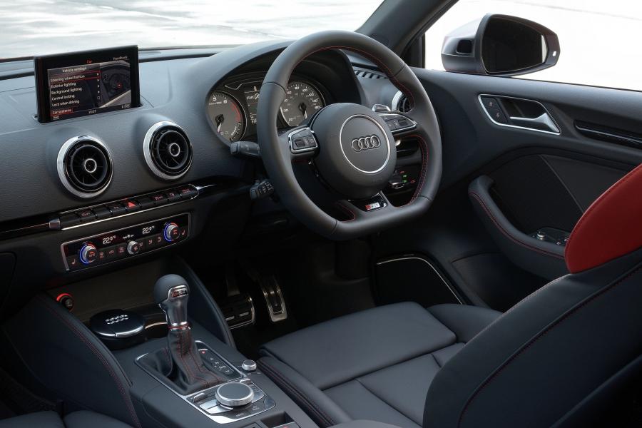 Торпедо Audi S3 Sedan (8V) 2013 года  (UK) (фото 38 из 53)